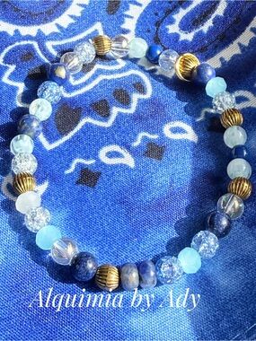 Dainty Lapis lazuli aquamarine and quartz beaded bracelet